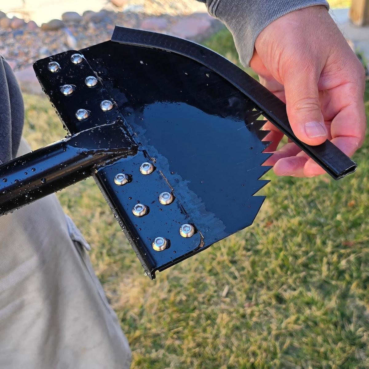 One-Piece 40in Manual Edger Lawn Tool with Spring Steel Blade Manganese Steel Border Edger for Landscaping Rustproof Half Moon Edger with Rubber Handle for Garden Maintenance
