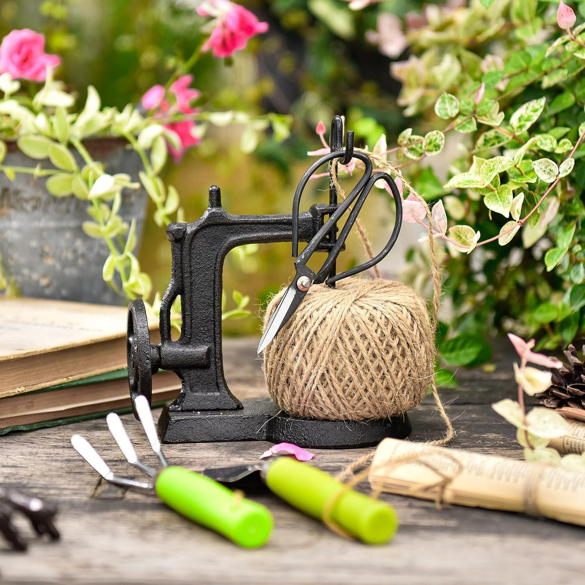 Sungmor Cast Iron Twine Holder and Scissors Set, Vintage Jute Twine Garden String Holder, Decorative Twine Dispenser with Cutter for Crafting, Gardening, Gift Wrapping, Sewing Machine Shape